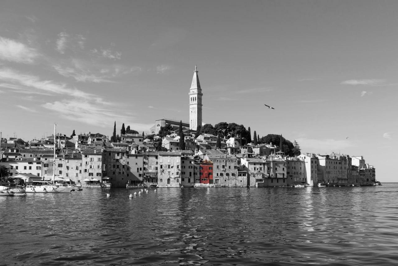 Luxury Seafront Palazzo Villa Rovinj Exterior photo