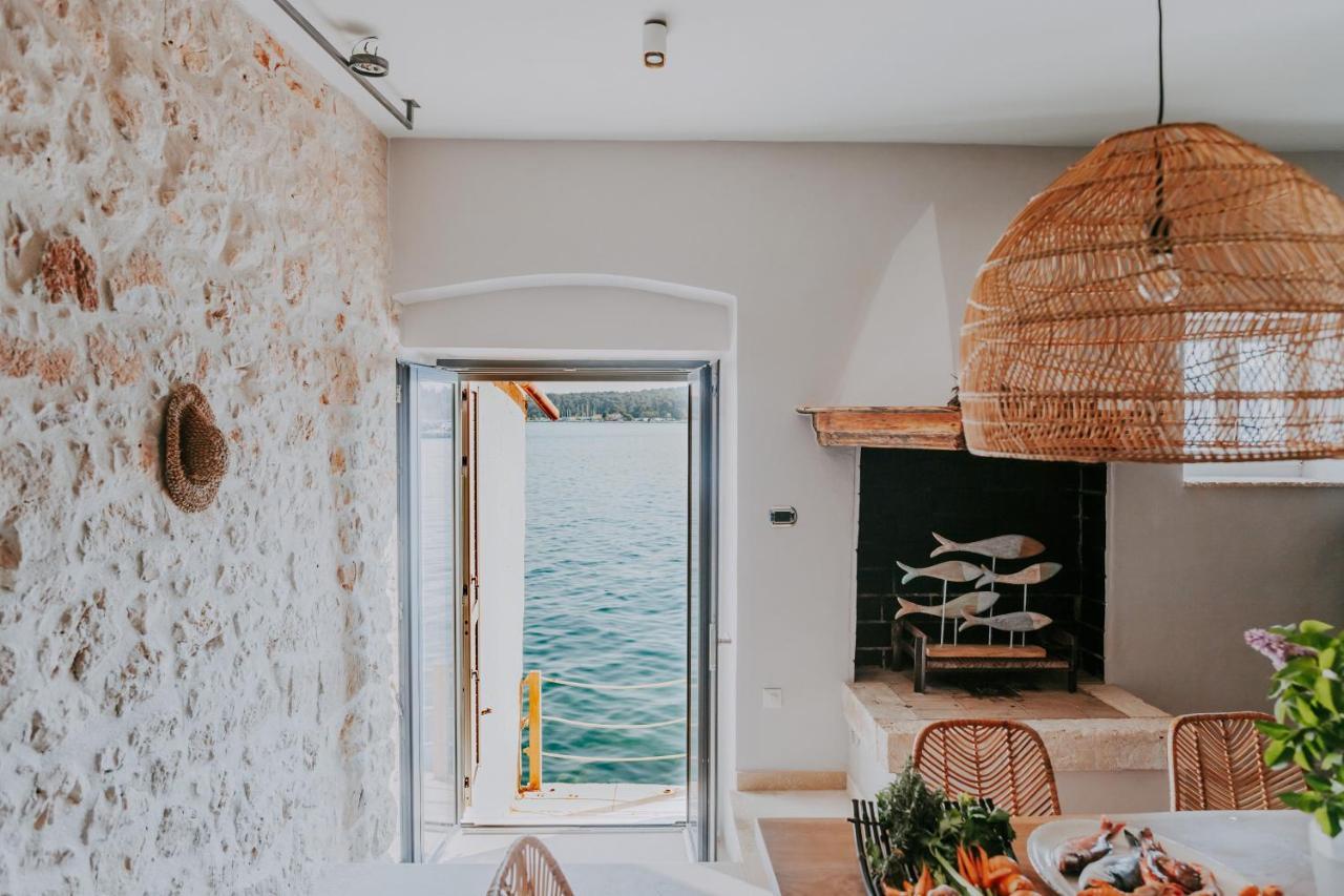 Luxury Seafront Palazzo Villa Rovinj Exterior photo