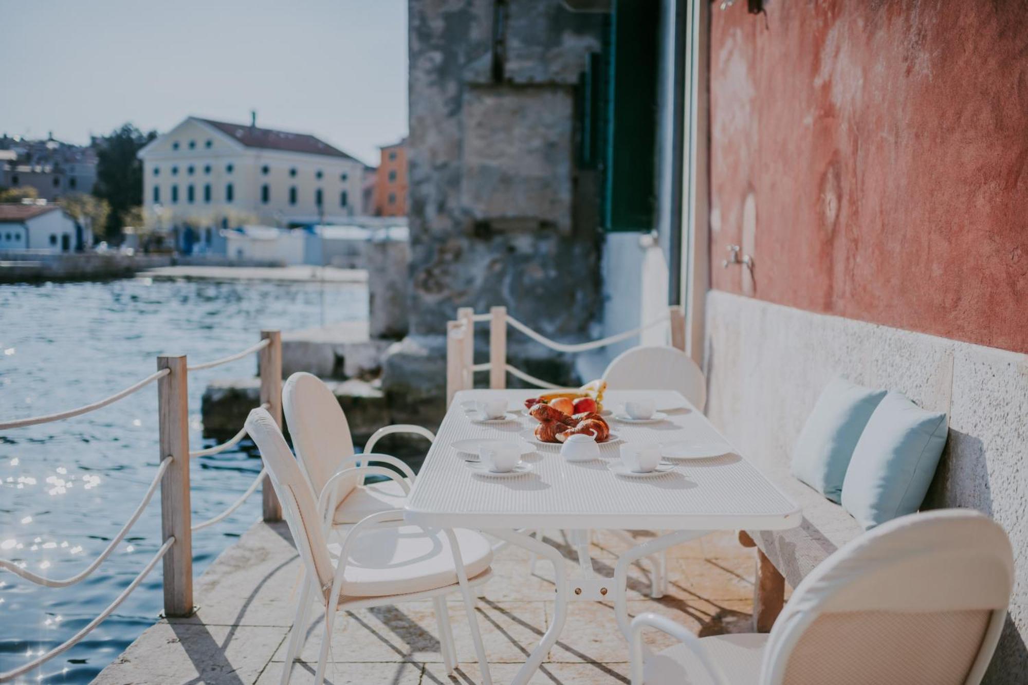 Luxury Seafront Palazzo Villa Rovinj Exterior photo