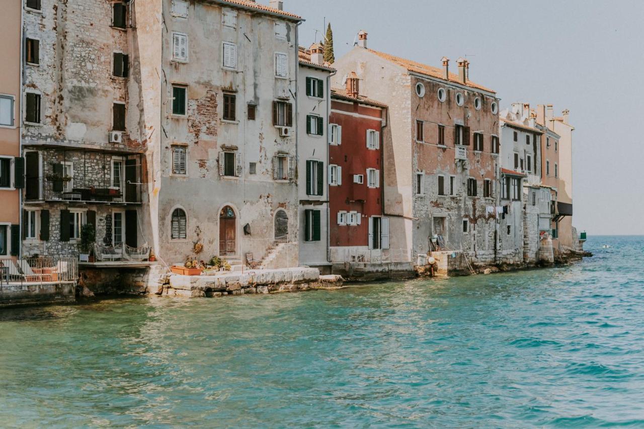Luxury Seafront Palazzo Villa Rovinj Exterior photo